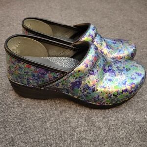 Dansko XP 2.0 Clogs Womens Size 7.5 EU 38 Blue Patent Leather Nurse Shoes Dots